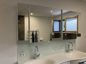 Spiegelschrank fürs Badezimmer weiß