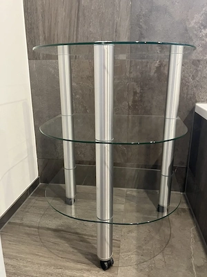 Glastisch chrom mit Rollen
