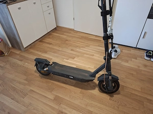 Verkaufe E scooter der marke navee gt3 Bild 2