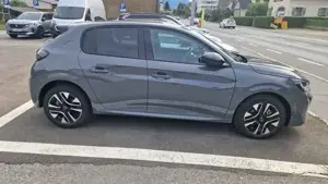 Peugeot 208 Bild 2
