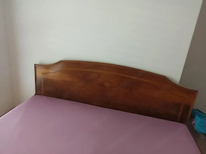 Verschenke Bett aus Echtholz-Nußholz Bild 4