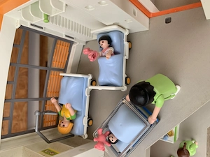 Playmobil - Krankenhaus - und Rettungsauto Bild 9