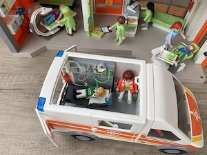 Playmobil - Krankenhaus - und Rettungsauto Bild 5