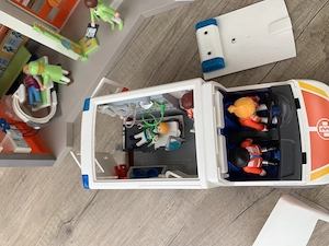 Playmobil - Krankenhaus - und Rettungsauto Bild 6