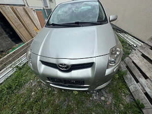 Toyota Auris 2.2 Tdi Bild 4