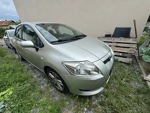 Toyota Auris 2.2 Tdi Bild 5