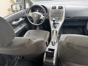 Toyota Auris 2.2 Tdi Bild 2