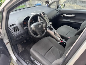 Toyota Auris 2.2 Tdi Bild 6