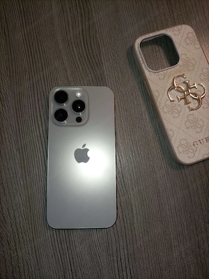 iphone 15 pro (inkl. guess hülle bei wunsch) Bild 5
