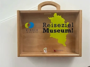 Holzkiste  Reisezeit Museum  mit Griff  