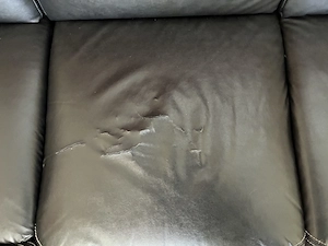 Grosse schwarze Ledercouch zu verschenken. Bild 4