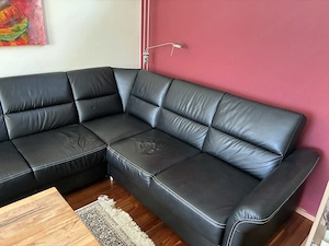 Grosse schwarze Ledercouch zu verschenken. Bild 2