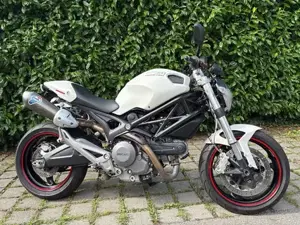 Ducati Monster 696 ABS   Termignoni Carbon   Aufsteigen und Losfahren   nur 13.500 km Bild 7