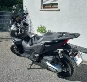 Honda ADV350A mattgrau mit Original Topcase zu verkaufen Bild 2