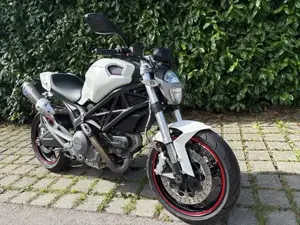 Ducati Monster 696 ABS   Termignoni Carbon   Aufsteigen und Losfahren   nur 13.500 km Bild 4