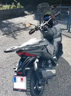 Honda ADV350A mattgrau mit Original Topcase zu verkaufen Bild 5