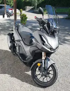 Honda ADV350A mattgrau mit Original Topcase zu verkaufen Bild 4