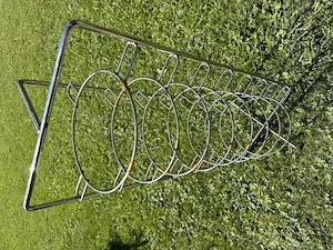 Tellerständer aus Edelstahl 