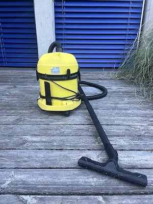 Nass- und Trockensauger (kärcher WD 2)  Bild 2