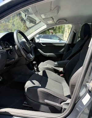 Skoda Rapid Spaceback Ambition 1.6 TDI  AHK Tempomat SHZ  Bild 8