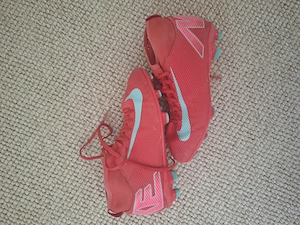 Verkaufe Nike Fussballschuhe Gr. 38,5