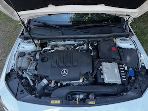 Mercedes-Benz CLA 200 d Coupé AMG Line | Panorama | MBUX | 8-fach | Top-Zustand Bild 6