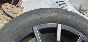 Autoreifen mit Alufelgen Bild 5