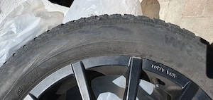 Autoreifen mit Alufelgen Bild 3
