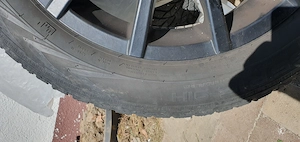 Autoreifen mit Alufelgen Bild 6