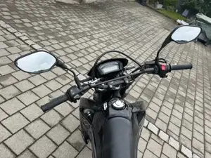 Honda CRF 250M Supermoto Bild 3