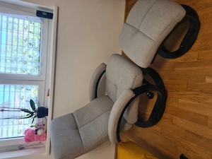 Bequemer Fernsehsessel mit Hocker