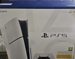 PlayStation 5 Slim (PS5) 1 TB mit Festplatte + 2 Controller + Ladestation + 3 Spiele Bild 3