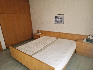 Doppelbett, Nachtkästchen und Kasten !!! Bild 3