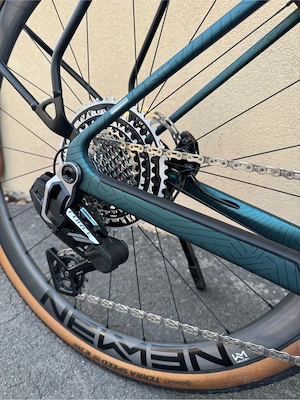 CUBE NUROAD HYBRID C:62 SLT 400X - Carbon Gravel E-Bike - 2026 - royalgreen   crisscross Bild 3
