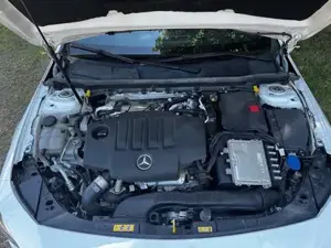 Mercedes-Benz CLA 200 d Coupé AMG Line | Panorama | MBUX | 8-fach | Top-Zustand Bild 2