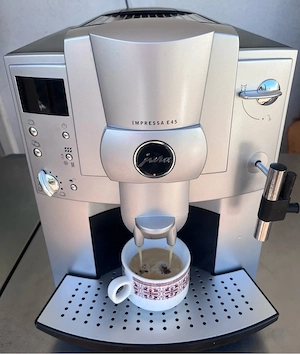 JURA  Impessa E45 Kaffeemaschine Bild 2