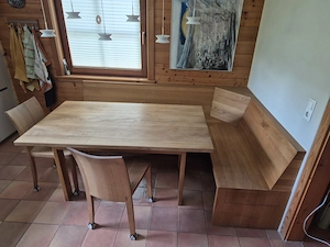Eckbank, Tisch und 2 Stühle aus Vollholz Eiche