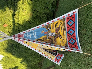 Tipi Zelt aus Stoff mit Bambusstangen Bild 4