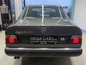 Mercedes-Benz E 300 Bild 8