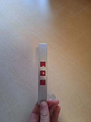 Holzschrank mit Glasfront Bild 2