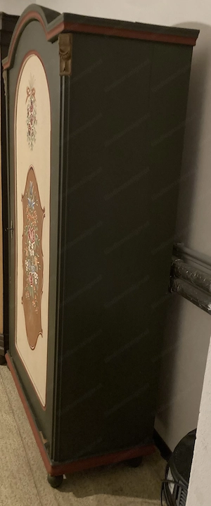 Vollholzschrank bemalt  Bild 5