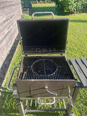 Holzkohlegrill Bild 2
