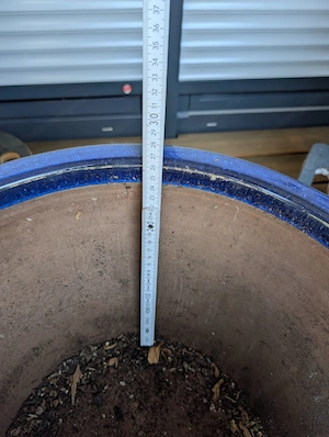 großer, winterharter und massiver Terracotta- Pflanzentopf Bild 4