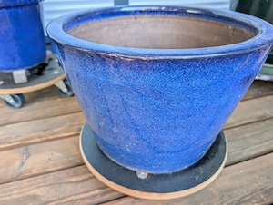 großer, winterharter und massiver Terracotta- Pflanzentopf Bild 3