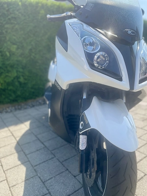Kymco Downtown 300i ABS Roller Bild 3