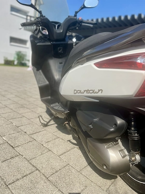 Kymco Downtown 300i ABS Roller Bild 4