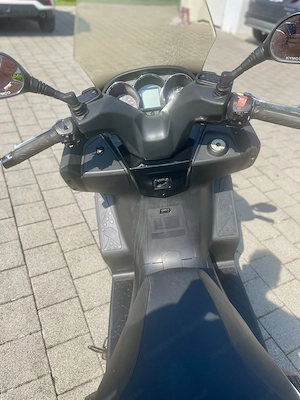 Kymco Downtown 300i ABS Roller Bild 9