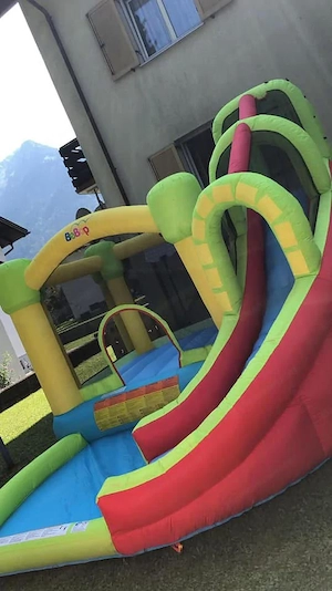 Hüpfburg XXL mit Wasserrutsche & Gebläse
