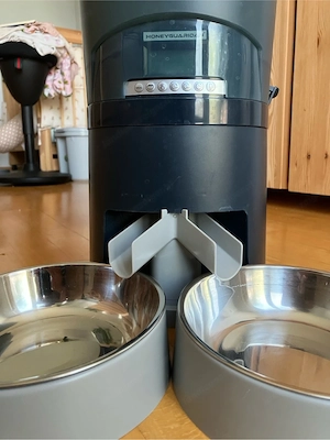 Haustier Futterautomat mit 2 Auslasser Bild 2