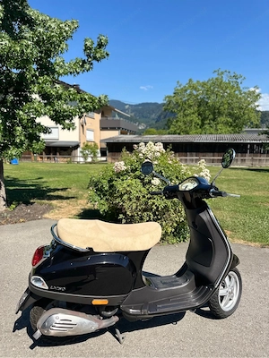 Piaggio Vespa LX 50 in schwarz Bild 5